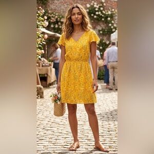 Old Navy Floral Flutter-Sleeve Dress